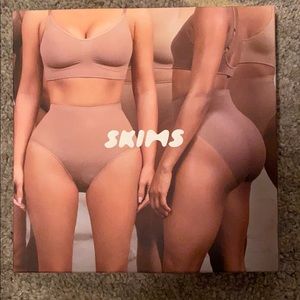 skims seamless solutionwear